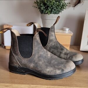 Blundstone Women's All-Terrain Distressed Brown Leather Boots!